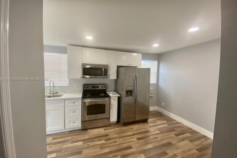 Купить виллу или дом в Норт-Майами-Бич, Флорида 3 спальни, 65.22м2, № 1991976 - фото 8