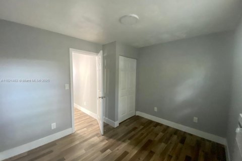 Купить виллу или дом в Норт-Майами-Бич, Флорида 3 спальни, 65.22м2, № 1991976 - фото 3