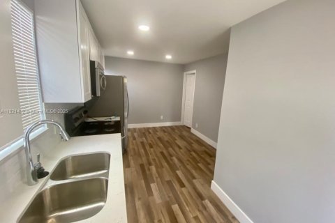 Купить виллу или дом в Норт-Майами-Бич, Флорида 3 спальни, 65.22м2, № 1991976 - фото 10