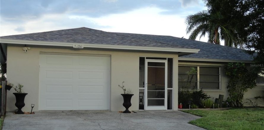 Villa ou maison à Port Charlotte, Floride 3 chambres, 156.63 m2 № 2225554