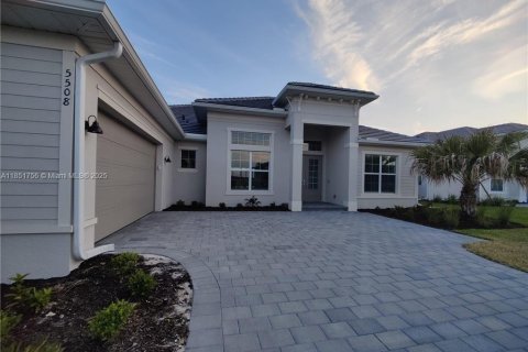 House in Ave Maria, Florida 3 bedrooms № 1887493 - photo 1