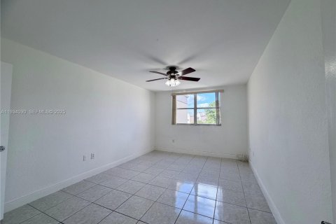 Снять в аренду кондоминиум в Дорал, Флорида 1 спальня, 75.25м2, № 1992403 - фото 8