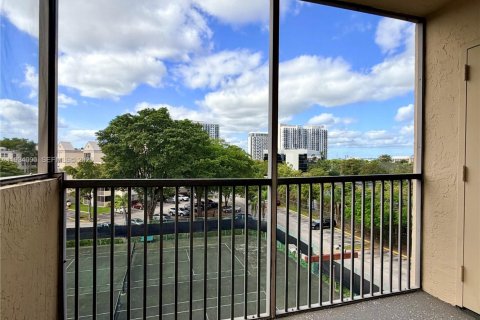 Снять в аренду кондоминиум в Дорал, Флорида 1 спальня, 75.25м2, № 1992403 - фото 12