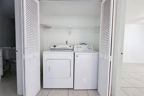 Снять в аренду кондоминиум в Дорал, Флорида 1 спальня, 75.25м2, № 1992403 - фото 7