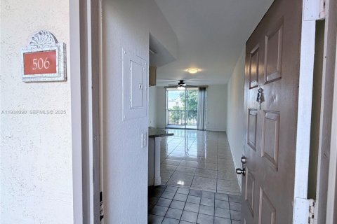 Снять в аренду кондоминиум в Дорал, Флорида 1 спальня, 75.25м2, № 1992403 - фото 15