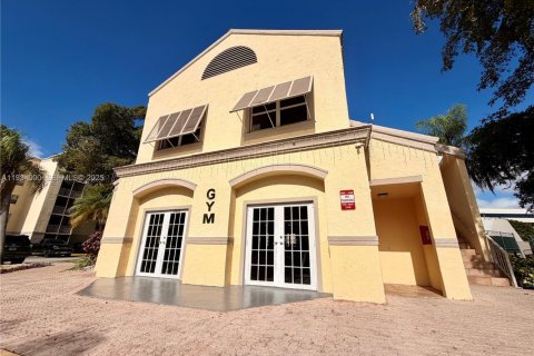 Снять в аренду кондоминиум в Дорал, Флорида 1 спальня, 75.25м2, № 1992403 - фото 20