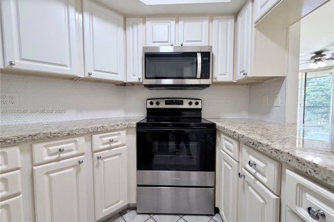 Снять в аренду кондоминиум в Дорал, Флорида 1 спальня, 75.25м2, № 1992403 - фото 3