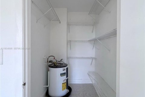 Снять в аренду кондоминиум в Дорал, Флорида 1 спальня, 75.25м2, № 1992403 - фото 9