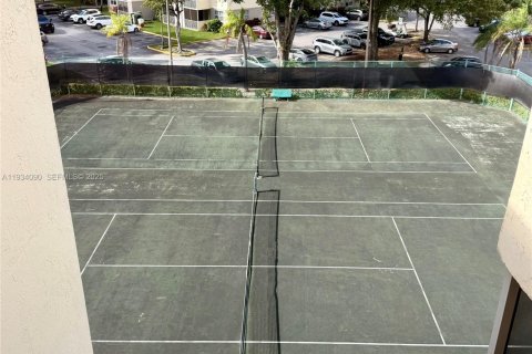 Снять в аренду кондоминиум в Дорал, Флорида 1 спальня, 75.25м2, № 1992403 - фото 10