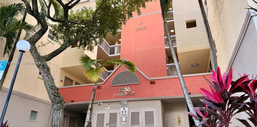 Кондоминиум с 1 спальней в Дорал, Флорида № 1992403