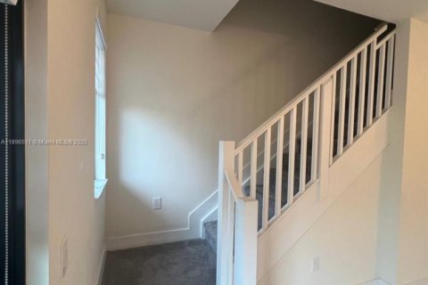 Снять в аренду таунхаус в Дорал, Флорида 3 спальни, 132.29м2, № 1948311 - фото 6