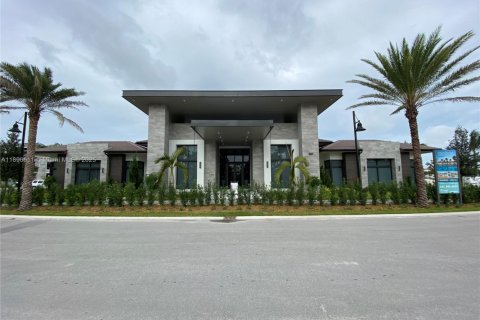 Снять в аренду таунхаус в Дорал, Флорида 3 спальни, 132.29м2, № 1948311 - фото 22