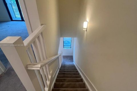 Снять в аренду таунхаус в Дорал, Флорида 3 спальни, 132.29м2, № 1948311 - фото 7