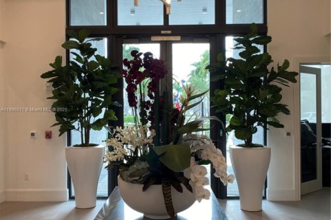 Снять в аренду таунхаус в Дорал, Флорида 3 спальни, 132.29м2, № 1948311 - фото 24