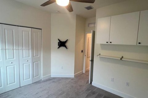 Снять в аренду таунхаус в Дорал, Флорида 3 спальни, 132.29м2, № 1948311 - фото 15