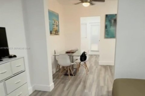 Condo in Miami Beach, Florida  № 2042189 - photo 6