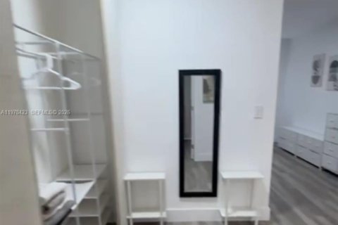 Condo in Miami Beach, Florida  № 2042189 - photo 12