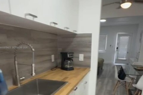 Condo in Miami Beach, Florida  № 2042189 - photo 10