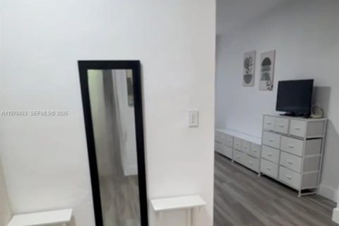 Condo in Miami Beach, Florida  № 2042189 - photo 11