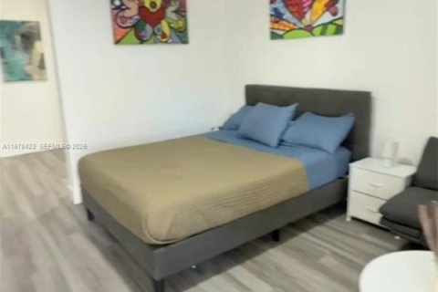 Condo in Miami Beach, Florida  № 2042189 - photo 16