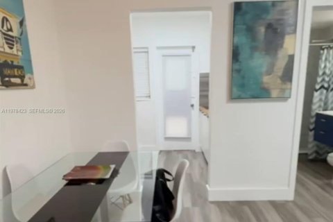 Condo in Miami Beach, Florida  № 2042189 - photo 8