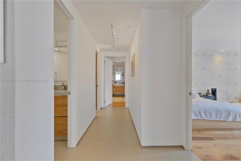 Condominio en venta en Miami, Florida, 3 dormitorios, 175.59 m2 № 2034494 - foto 18