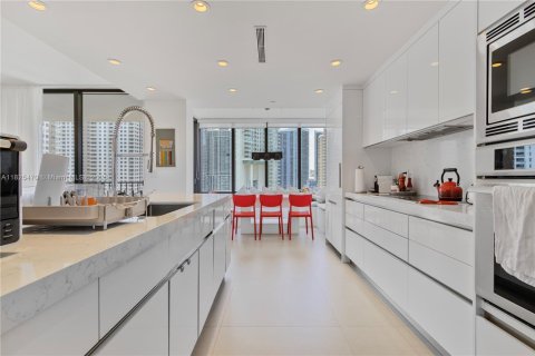 Condominio en venta en Miami, Florida, 3 dormitorios, 175.59 m2 № 2034494 - foto 2
