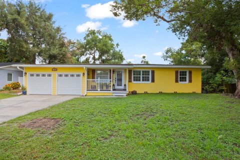 Casa en venta en Winter Park, Florida, 5 dormitorios, 208.29 m2 № 1858093 - foto 1