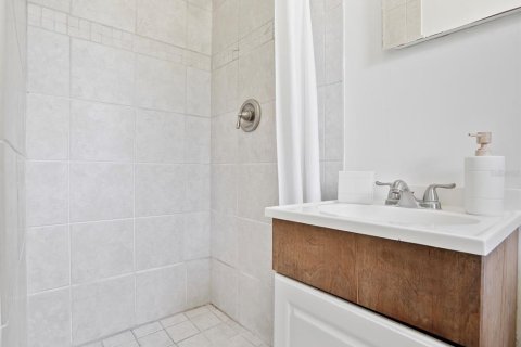 Casa en venta en Winter Park, Florida, 5 dormitorios, 208.29 m2 № 1858093 - foto 19
