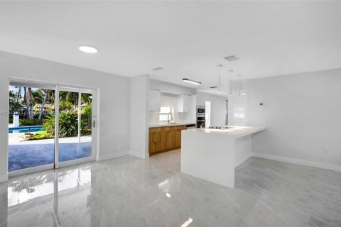House in Hollywood, Florida 4 bedrooms, 212.28 sq.m. № 2013699 - photo 10