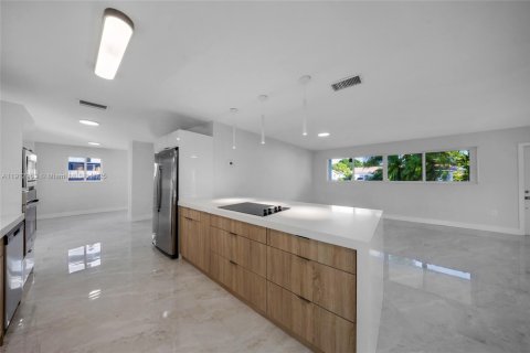 House in Hollywood, Florida 4 bedrooms, 212.28 sq.m. № 2013699 - photo 14