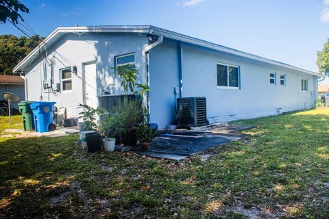 Propiedad comercial en venta en Oakland Park, Florida, 166.57 m2 № 2146134 - foto 3