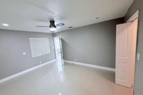 Propiedad comercial en venta en Oakland Park, Florida, 166.57 m2 № 2146134 - foto 12