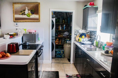 Propiedad comercial en venta en Oakland Park, Florida, 166.57 m2 № 2146134 - foto 28