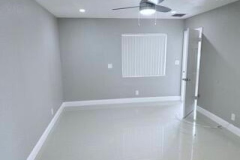 Propiedad comercial en venta en Oakland Park, Florida, 166.57 m2 № 2146134 - foto 11