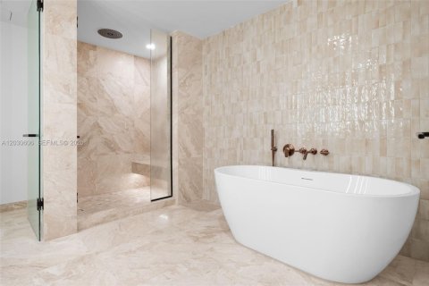 Condo in Bay Harbor Islands, Florida, 1 bedroom № 2241417 - photo 23