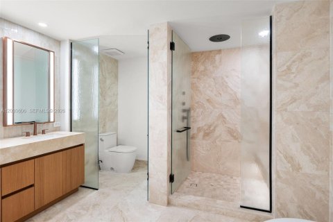 Condo in Bay Harbor Islands, Florida, 1 bedroom № 2241417 - photo 22