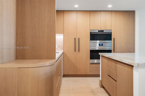 Condo in Bay Harbor Islands, Florida, 1 bedroom № 2241417 - photo 11