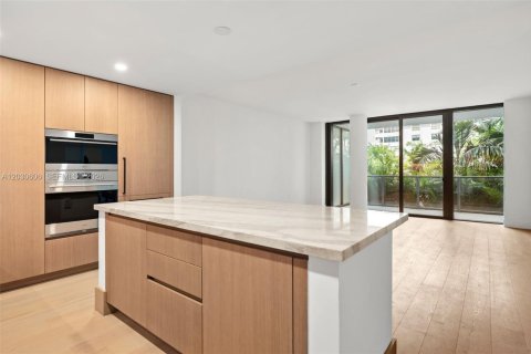 Condo in Bay Harbor Islands, Florida, 1 bedroom № 2241417 - photo 10