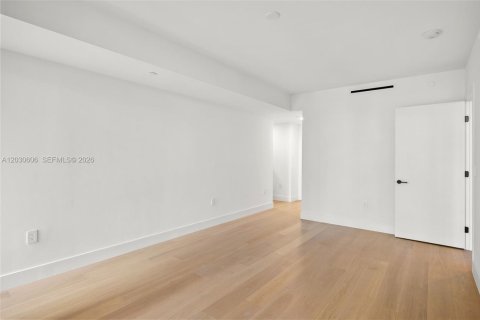 Condo in Bay Harbor Islands, Florida, 1 bedroom № 2241417 - photo 16
