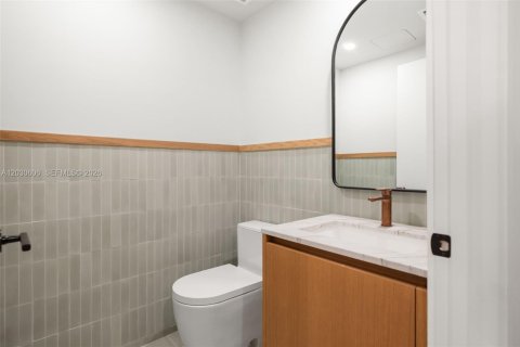Condo in Bay Harbor Islands, Florida, 1 bedroom № 2241417 - photo 25