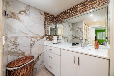 Copropriété à vendre à Tamarac, Floride: 2 chambres, 123.1 m2 № 2065130 - photo 19