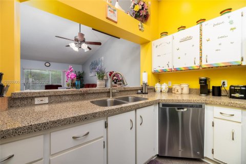 Copropriété à vendre à Tamarac, Floride: 2 chambres, 123.1 m2 № 2065130 - photo 7