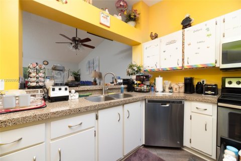 Copropriété à vendre à Tamarac, Floride: 2 chambres, 123.1 m2 № 2065130 - photo 12