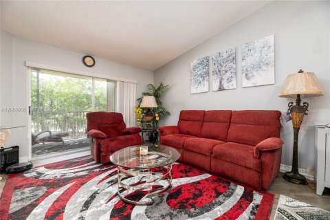 Copropriété à vendre à Tamarac, Floride: 2 chambres, 123.1 m2 № 2065130 - photo 2