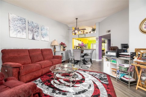 Copropriété à vendre à Tamarac, Floride: 2 chambres, 123.1 m2 № 2065130 - photo 4