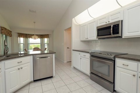 House in Spring Hill, Florida 3 bedrooms, 160.16 sq.m. № 1909110 - photo 12