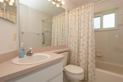 House in Spring Hill, Florida 3 bedrooms, 160.16 sq.m. № 1909110 - photo 25