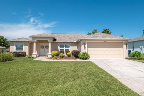 House in Spring Hill, Florida 3 bedrooms, 160.16 sq.m. № 1909110 - photo 1