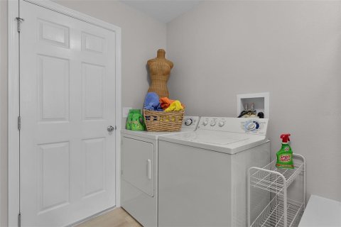 House in The Villages, Florida 3 bedrooms, 129.32 sq.m. № 2434908 - photo 25